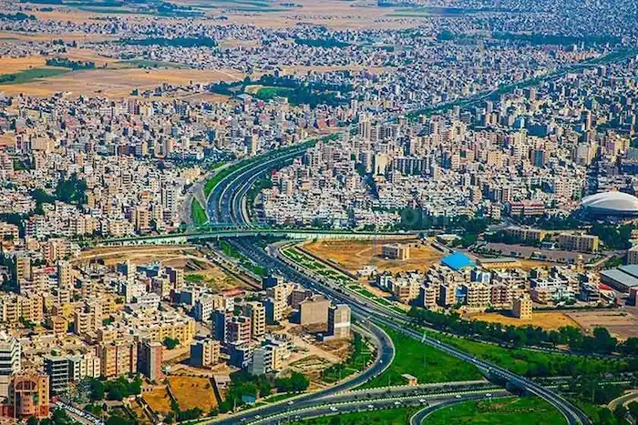 نمایی از یک قسمت از شهر اردبیل و خانه های آن 15467465674