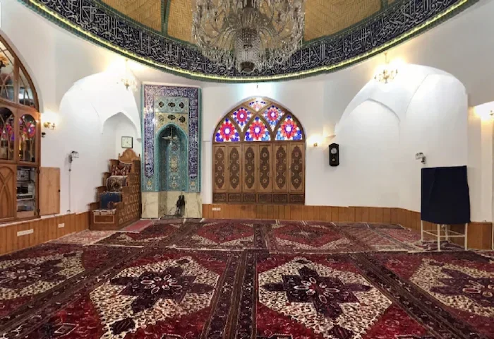 نمای داخلی و ساده ی مسجد عالی قاپو 21536415567