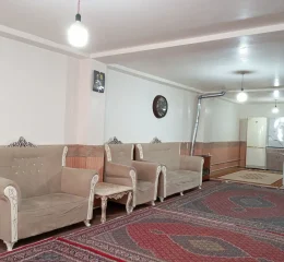 اتاق پذیرایی به همراه مبلمان خانه روستایی در اردبیل 38453876793